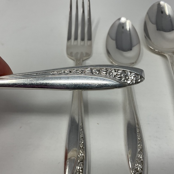 Wm. Rogers MFG. CO. Starlight / Queen Mary 1953 Flatware Silver plated Set for 8 - Picture 7 of 9